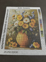 Buchet de flori în carafa de ceramică
